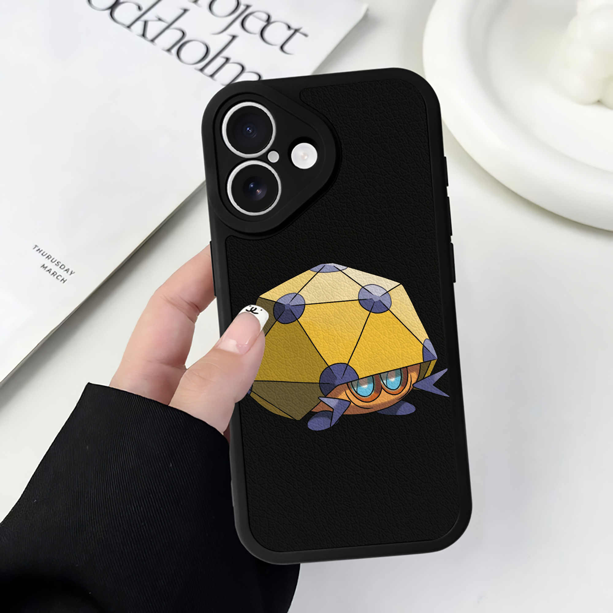 （画像用） ポケットモンスター Pokémon 【iPhone 16シリーズ対応】シリコンスマホケース（レザー調） 材質：シリコン